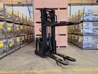 Stacker com condutor a pé Hangcha CDD16-AC1-LI