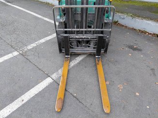 Empilhador de contrapeso 4 rodas Mitsubishi FG25NT