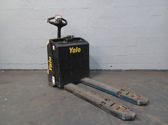Porta-paletes eléctrico com condutor a pé Yale MP20 AC