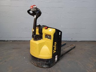 Porta-paletes eléctrico com condutor a pé Yale MP20 AC