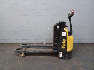 Porta-paletes eléctrico com condutor a pé Yale MP20 AC