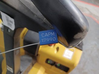 Porta-paletes eléctrico com condutor a pé Yale MP20 AC