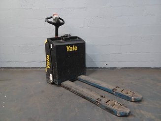 Porta-paletes eléctrico com condutor a pé Yale MP20 AC - 6