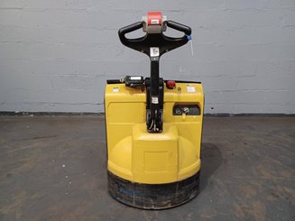 Porta-paletes eléctrico com condutor a pé Yale MP20 AC