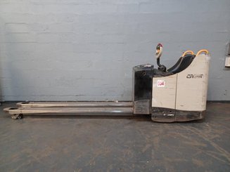 Porta-paletes eléctrico com condutor transportado Crown WT3040-20 - 1