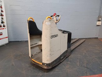 Porta-paletes eléctrico com condutor transportado Crown WT3040-20 - 4