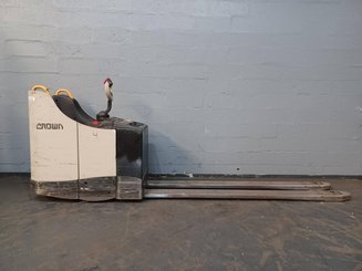 Porta-paletes eléctrico com condutor transportado Crown WT3040-20 - 5