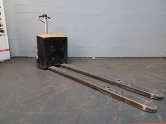Porta-paletes eléctrico com condutor a pé Caterpillar NPP20N2