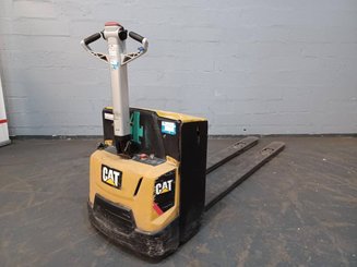 Porta-paletes eléctrico com condutor a pé Caterpillar NPP20N2