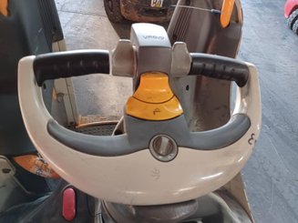 Porta-paletes eléctrico com condutor a pé Crown WT3040 2.00