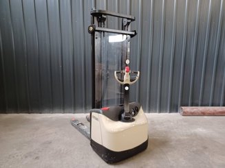 Stacker com condutor a pé Crown WF3000-1.0FT