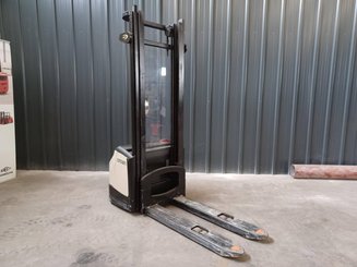 Stacker com condutor a pé Crown WF3000-1.0FT