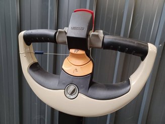 Stacker com condutor a pé Crown WF3000-1.0FT