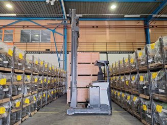 Empilhador retráctil UniCarriers UHD-200-DTFVXF-955