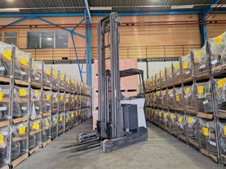 Empilhador retráctil UniCarriers UHD-200-DTFVXF-955