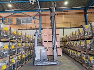 Empilhador retráctil UniCarriers UHD-200-DTFVXF-955