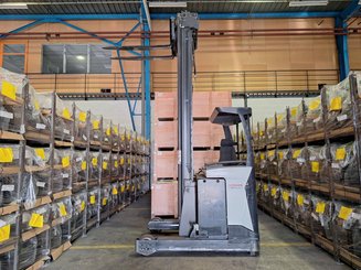 Empilhador retráctil UniCarriers UHD-200-DTFVXF-955
