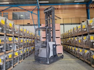 Empilhador retráctil UniCarriers UHD-200-DTFVXF-955
