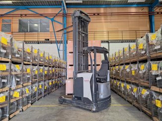 Empilhador retráctil UniCarriers UHD-200-DTFVXF-955