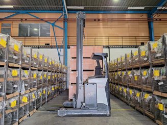 Empilhador retráctil UniCarriers UHD-200-DTFVXF-955