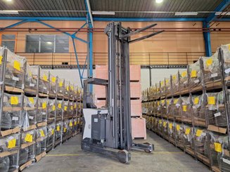 Empilhador retráctil UniCarriers UHD-200-DTFVXF-955