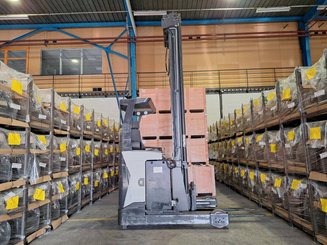 Empilhador retráctil UniCarriers UHD-200-DTFVXF-955