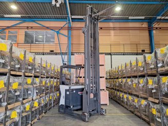 Empilhador retráctil UniCarriers UHD-200-DTFVXF-955