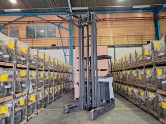 Empilhador retráctil UniCarriers UHD-200-DTFVXF-955