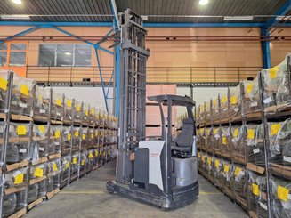 Empilhador retráctil UniCarriers UHD-200-DTFVXF-955