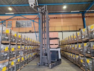 Empilhador retráctil UniCarriers UHD-200-DTFVXF-955