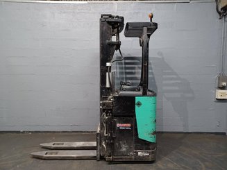 Stacker com condutor transportado Caterpillar NSR20N