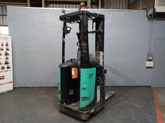 Stacker com condutor transportado Caterpillar NSR20N