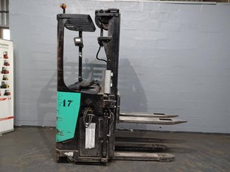 Stacker com condutor transportado Caterpillar NSR20N