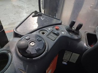 Stacker com condutor transportado Caterpillar NSR20N