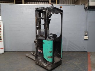 Stacker com condutor transportado Caterpillar NSR20N