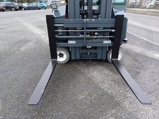 Empilhador multidireccional Combilift CBE3000 - 8