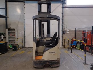 Empilhador retráctil Crown ESR5260-1.4