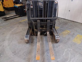 Empilhador retráctil Crown ESR5260-1.4