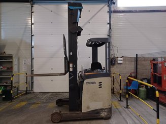 Empilhador retráctil Crown ESR5260-1.4