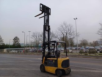 Empilhador de contrapeso 4 rodas Caterpillar EP25K