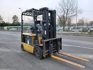 Empilhador de contrapeso 4 rodas Caterpillar EP25K - 1