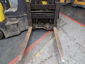 Empilhadeira para corredor estreito Aisle Master 20SE