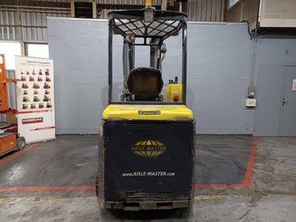 Empilhadeira para corredor estreito Aisle Master 20SE