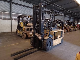 Empilhador de contrapeso 4 rodas Caterpillar EP35K