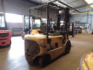 Empilhador de contrapeso 4 rodas Caterpillar EP35K
