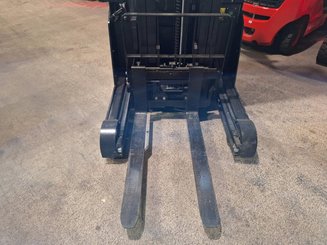 Empilhador retráctil Hangcha CQD18-XC5D-SI