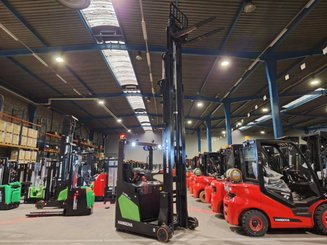 Empilhador retráctil Hangcha CQD18-XC5D-SI