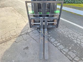 Empilhador de contrapeso 4 rodas Hangcha AE25-I