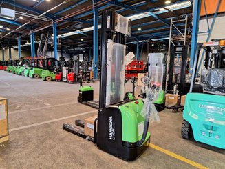Stacker com condutor a pé Hangcha CDD16-AC2-I