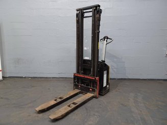 Stacker com condutor a pé Caterpillar NSP12N